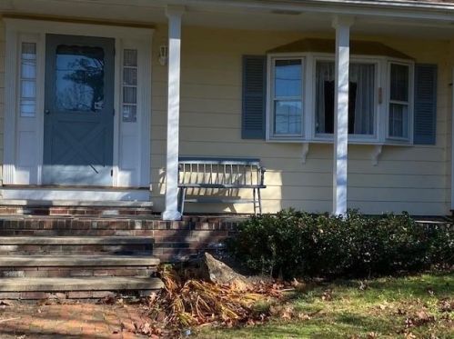 33 Ducas Ave, Nashua, NH 03063-3311