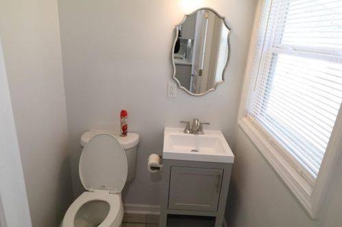 813 Mercury Dr, Atlanta GA  30331-0033 exterior