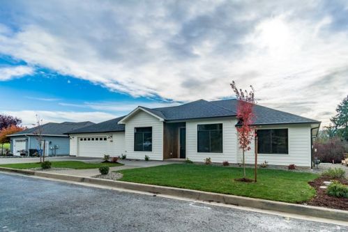 1954 Culver Loop, Sutherlin, OR 97479-9094