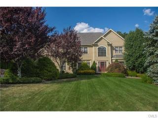 28 Whipporwill Dr, Huntington, CT 06484-5953