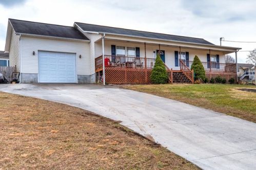 230 Clover Cir, Jacksboro, TN 37757-4640