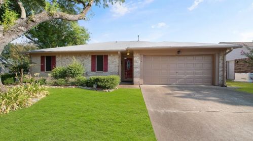 214 Regency Dr, Deer Park, TX 77536-6168