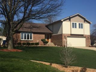 360 Thames Ct, Bourbonnais, IL 60914-1537