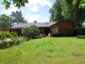 2025 El Verano St, Redding, CA 96002-4042