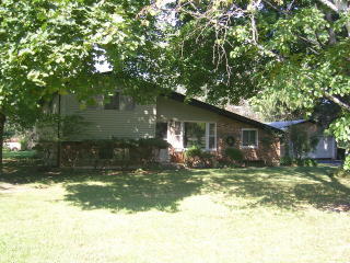 2255 Irondale Rd, Green Oaks, IL 60048-1132