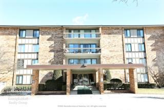 101 Lake Hinsdale Dr, Willowbrook IL 60527-2257 exterior