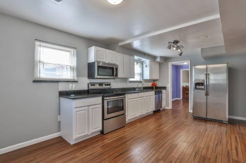 5000 Hagewa Dr, Cincinnati OH 45242-6231 exterior