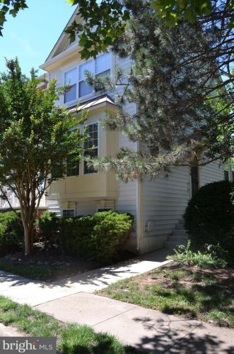 10016 Moxleys Ford Ln, Bristow, VA 20136-3000