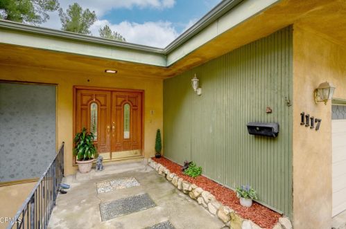 1117 Oberlin Dr, Glendale, CA 91205-3729