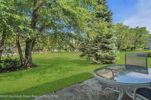 178 Old Orch Ln, Tinton Falls NJ 07712-2570 exterior