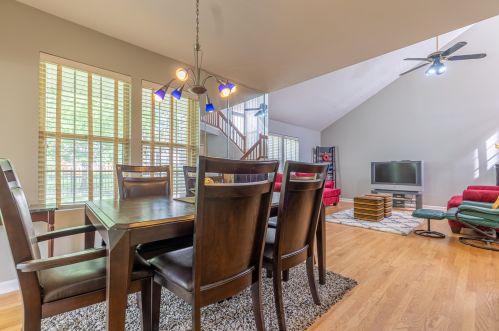 1288 Donegal Ct, Carol Stream IL  60188-6012 exterior