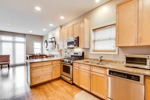 1534 Bosworth Ave, Chicago, IL 60642-7012