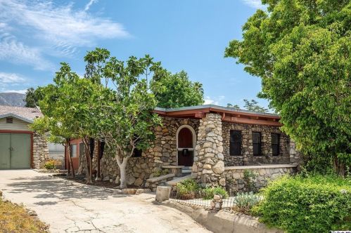 3751 4th Ave, Glendale, CA 91214-2443