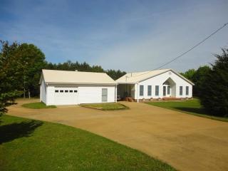 65 Harmony Ln, Henderson, TN 38340-4026