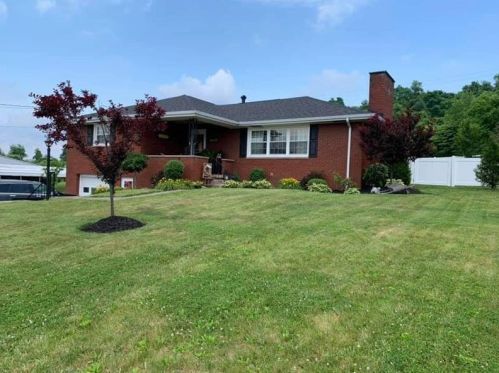 1105 Linn Dr, North Belle Vernon, PA 15012-2446