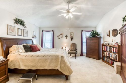 2210 Meadowstone Dr, Carrollton TX 75006-2642 exterior