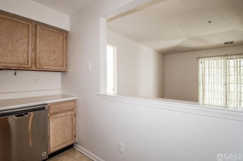 1737 Waterford Dr, Edison NJ  08817-1909 exterior