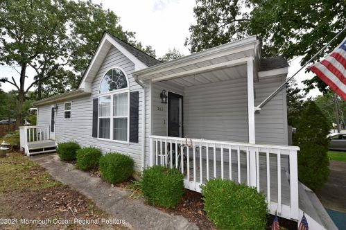 761 Weehawken Ave, Lacey, NJ 08731-1340