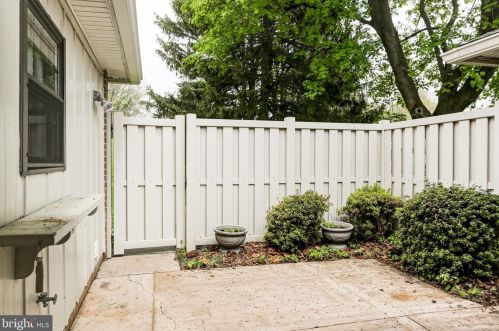 173 Valleybrook Dr, Lancaster PA  17601-4619 exterior