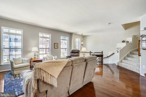 7328 Hampton Manor Pl, Springfield VA  22150-4921 exterior