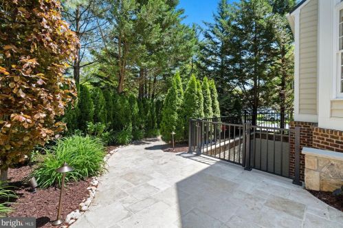 1500 Sandy Glenn Pl, Sandy Spring MD  20860-3007 exterior