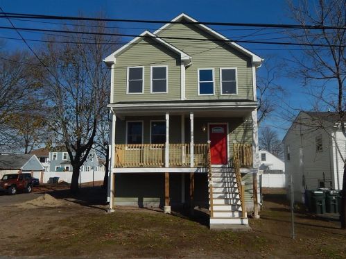 14 Glasgow St, Providence, RI 02908-1711