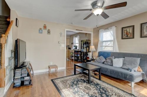 121 New St, Huntington CT  06484-2325 exterior