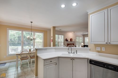 765 Yosemite Dr, Suwanee GA  30024-4004 exterior