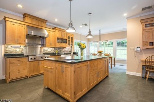 51 Woodland Rd, Dover NJ  07869-4135 exterior