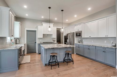 2712 Mt Jordan Rd, Sandy UT 84092-3380 exterior