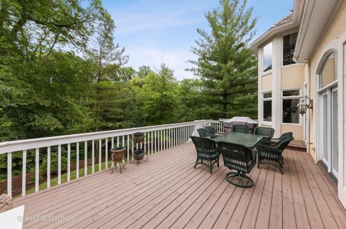 9301 Falling Waters Dr, Willowbrook IL  60527-0718 exterior