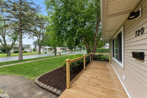 720 Merle Ln, Wheeling, IL 60090-4729