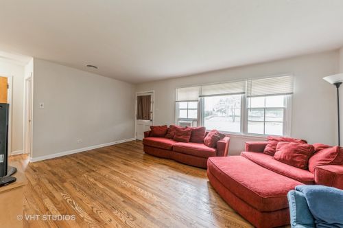 345 Schubert St, Palatine, IL 60067-5319