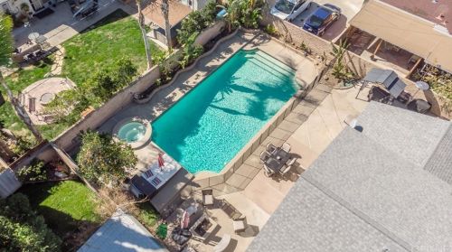 2418 Royal Ave, Simi Valley CA 93065-4759 exterior