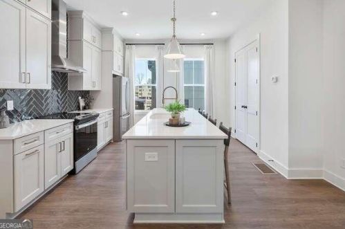 1315 Breezy Ln, Atlanta GA  30329-3542 exterior