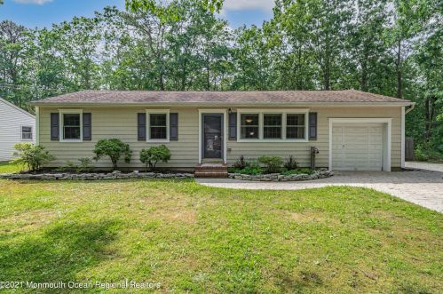 1014 Trenton Ave, Lacey, NJ 08731-1052