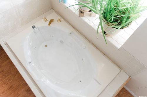 1080 Grandview Dr, Providence UT 84332-9317 exterior