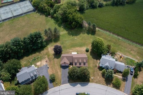 2616 Standardbred Dr, Lancaster PA  17603-4161 exterior