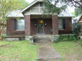 792 Cox St, Memphis, TN 38104-5562