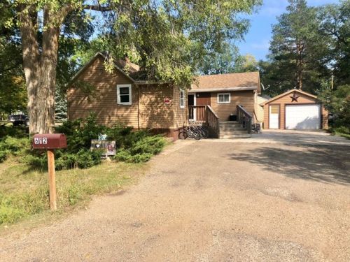 612 Broadway St, Leola, SD 57456-2226