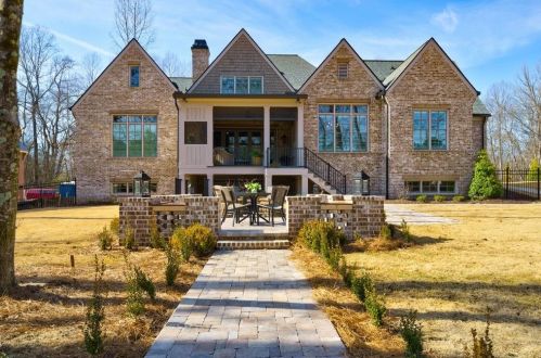628 Crescent River Pass, Suwanee GA  30024 exterior