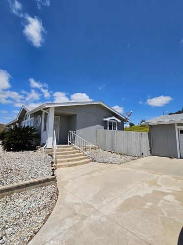 33510 Hayfield Cir, Wildomar, CA 92595-9114