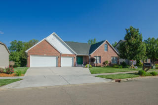 310 Copperfield Dr, Lake Of The Woods, IL 61525-9653