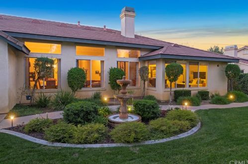 7470 Chateau Rdg Ln, Riverside CA  92506-7542 exterior