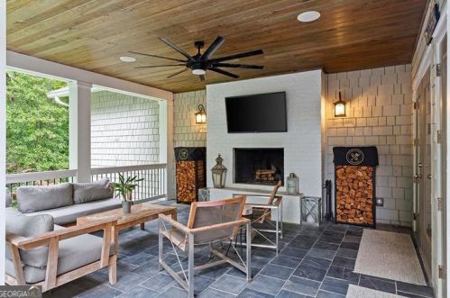 2908 Mabry Rd, Atlanta GA  30319-2683 exterior