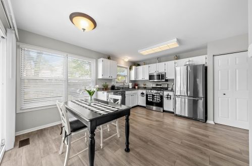 1098 Bradbury Cir, Carol Stream IL  60188-3904 exterior