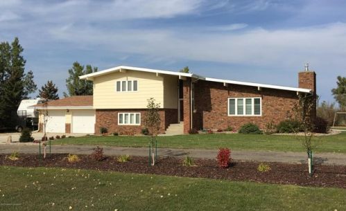 2285 9th St, Dickinson, ND 58601-6914