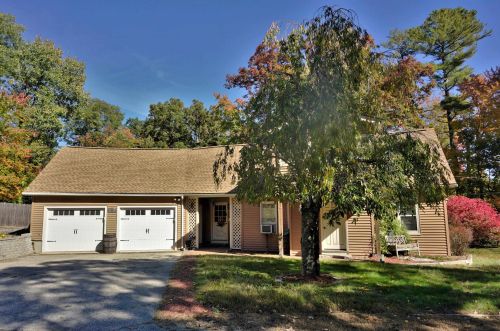 66 Old Derry Rd, Londonderry, NH 03053-2218
