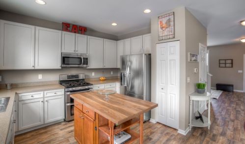 1600 Bristol Dr, Pingree Grove IL  60140-9038 exterior