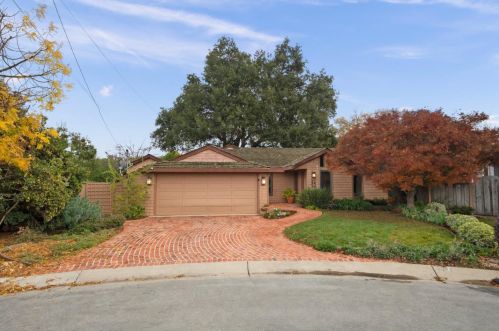 678 Arrowood Ct, Los Altos, CA 94024-4801